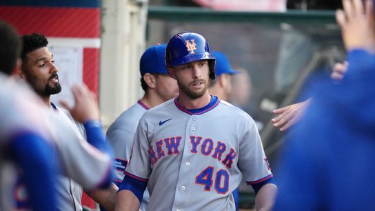 Mets Lose 10-Year Veteran Outfielder to Free Agency (featured)