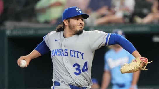 Yankees Reportedly Sign Veteran Pitcher With 2.45 Postseason ERA (featured)