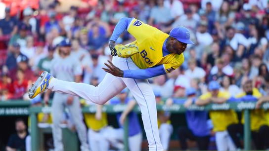 Red Sox Debate Emerging Over Aroldis Chapman’s Future (featured)