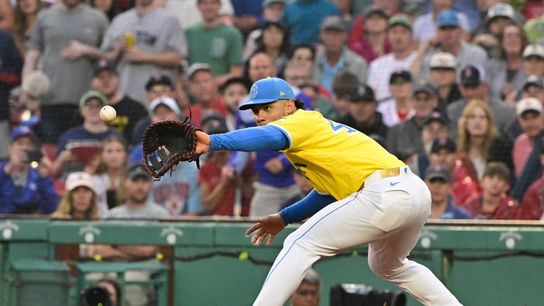 Willson Contreras Comments On Red Sox Fans, 'Sell The Team' Chants (featured)