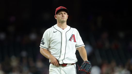 Blue Jays Reportedly Claim 10-Year Veteran Pitcher As Wild Card Race Heats Up (featured)