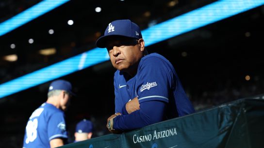 Former NFL Quarterback Sends Shoutout To Dave Roberts For Gesture Before Dodgers Game (featured)