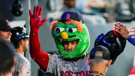 Willson Contreras Finally Responds To Boos From Red Sox Fans (featured)