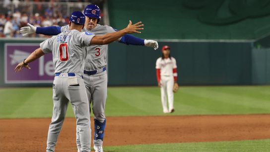 Diamondbacks Pitcher Accuses Cubs Coach Of Relaying Signs (featured)