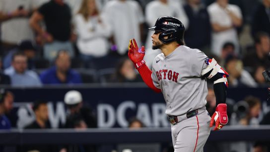 Red Sox's Willson Contreras Zips Lips Regarding Managerial Decisions (featured)