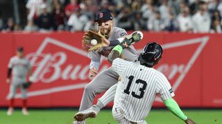 Red Sox-Yankees Series Preview: 3 Keys to a Boston Win (featured). Photo by Vincent Carchietta/Imagn Images
