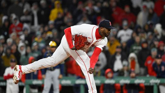 Red Sox's Aroldis Chapman Avoids Serious Scare vs. Brewers (featured)